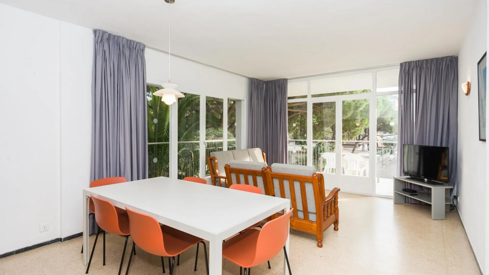 Apartamentos Blanes-Condal Costa Brava ספרד